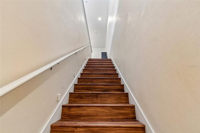 21041 SUNPOINT WAY 201, Lutz, FL 33558