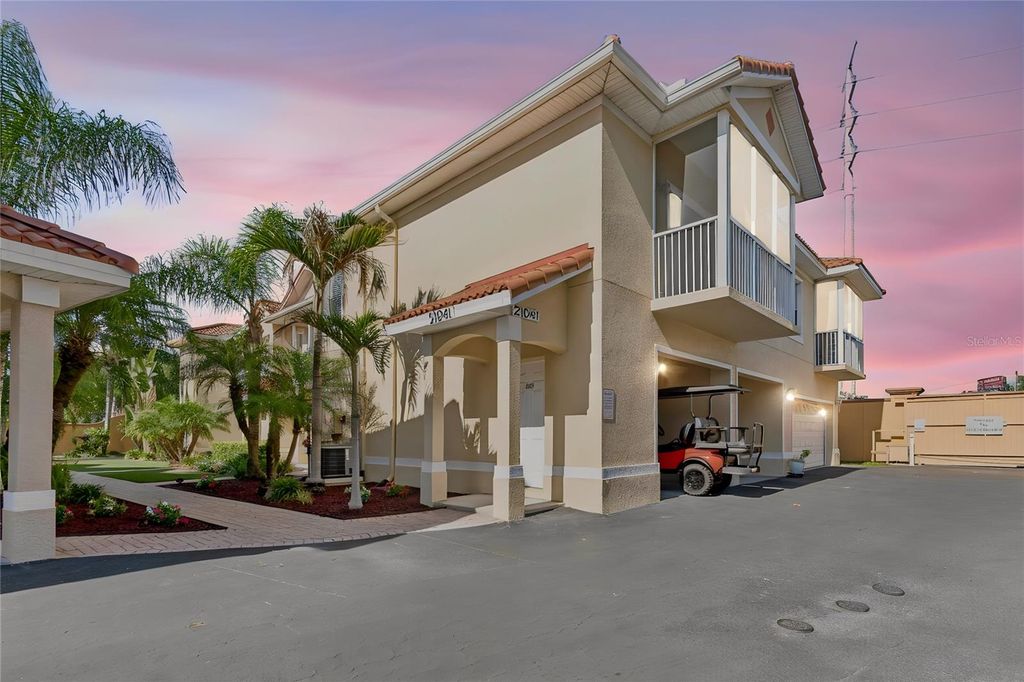 21041 SUNPOINT WAY 201, Lutz, FL 33558
