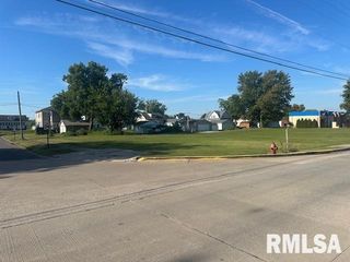 226 E 1ST Avenue, Milan, IL 61264