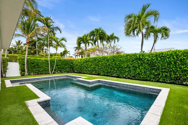 225 Russlyn Drive, West Palm Beach, FL 33405