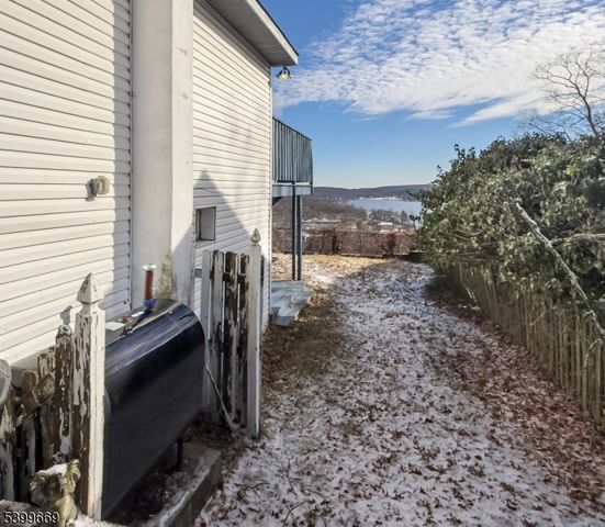 207 Dupont Ave, Hopatcong Boro, NJ 07843