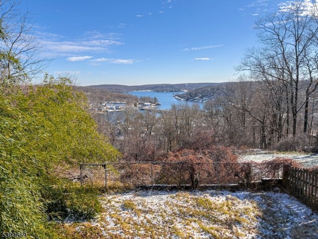 207 Dupont Ave, Hopatcong Boro, NJ 07843