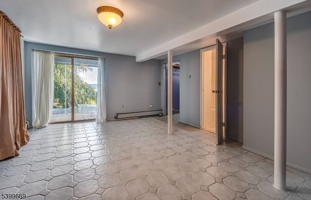 207 Dupont Ave, Hopatcong Boro, NJ 07843