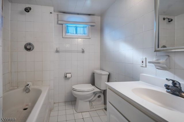 207 Dupont Ave, Hopatcong Boro, NJ 07843