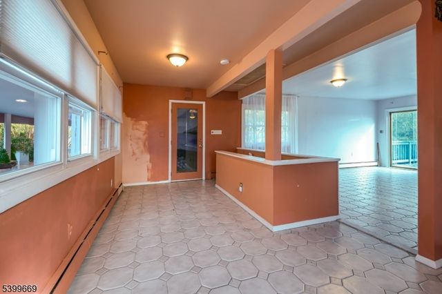 207 Dupont Ave, Hopatcong Boro, NJ 07843