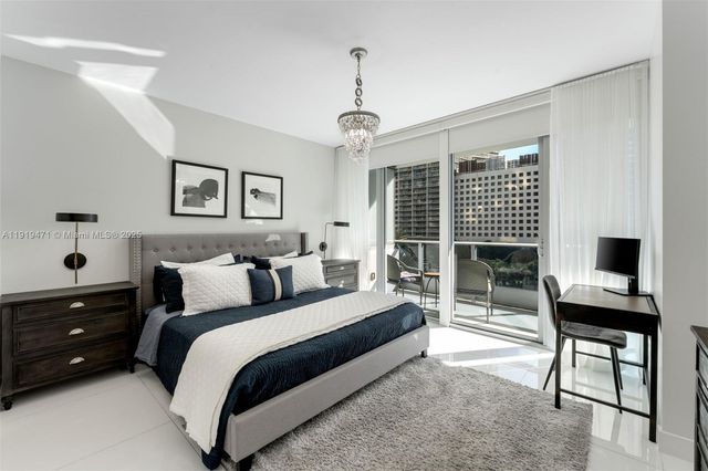 200 Biscayne Boulevard Way 303, Miami, FL 33131