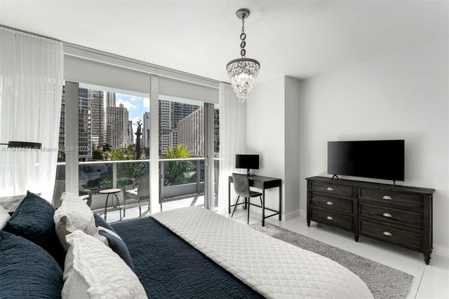 200 Biscayne Boulevard Way 303, Miami, FL 33131