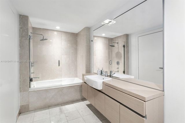 200 Biscayne Boulevard Way 303, Miami, FL 33131