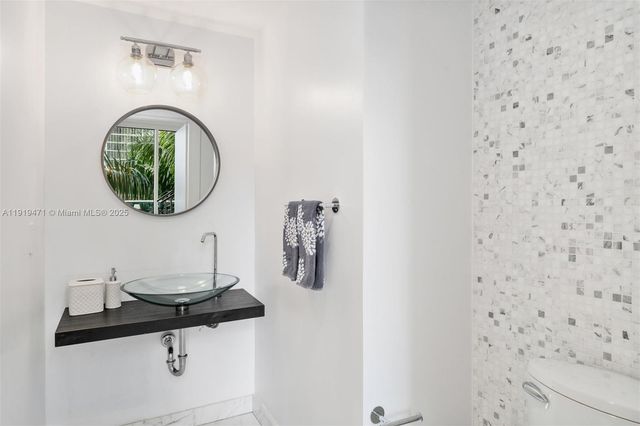 200 Biscayne Boulevard Way 303, Miami, FL 33131