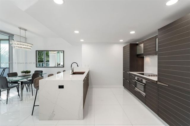 200 Biscayne Boulevard Way 303, Miami, FL 33131