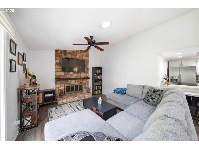 2213 Ne PARKVIEW Dr, Vancouver, WA 98686