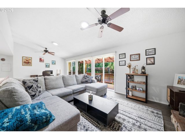2213 Ne PARKVIEW Dr, Vancouver, WA 98686