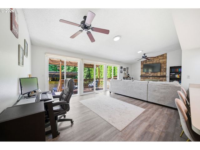2213 Ne PARKVIEW Dr, Vancouver, WA 98686