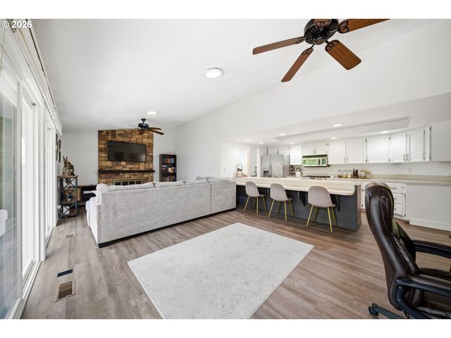 2213 Ne PARKVIEW Dr, Vancouver, WA 98686