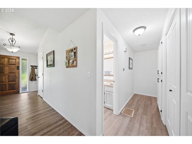2213 Ne PARKVIEW Dr, Vancouver, WA 98686