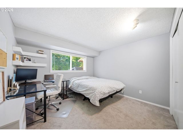 2213 Ne PARKVIEW Dr, Vancouver, WA 98686