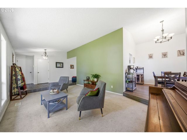 2213 Ne PARKVIEW Dr, Vancouver, WA 98686