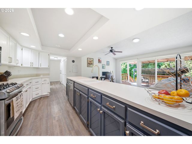 2213 Ne PARKVIEW Dr, Vancouver, WA 98686