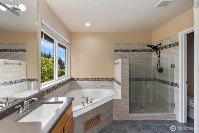 5529 Elizabeth Loop SE, Auburn, WA 98092