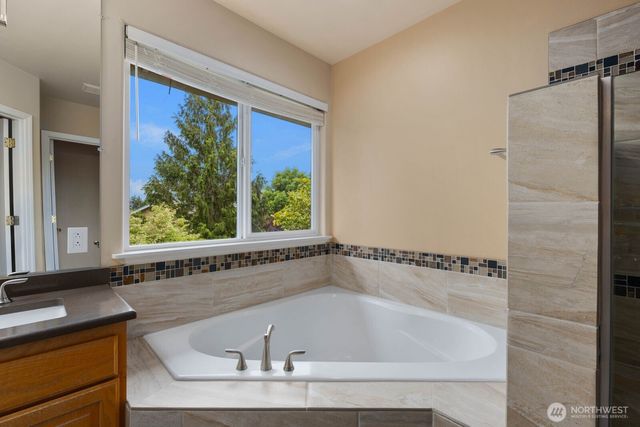 5529 Elizabeth Loop SE, Auburn, WA 98092