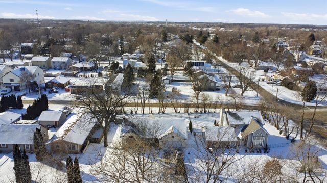 296 Charlotte Avenue, Crystal Lake, IL 60014