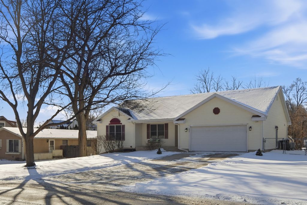 296 Charlotte Avenue, Crystal Lake, IL 60014