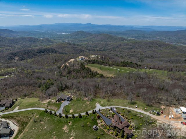 487 Grand Highland Drive, Hendersonville, NC 28792