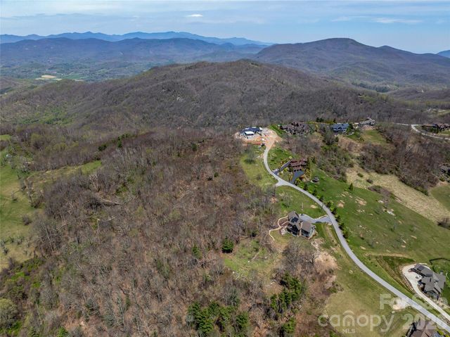 487 Grand Highland Drive, Hendersonville, NC 28792
