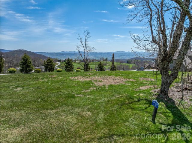 487 Grand Highland Drive, Hendersonville, NC 28792