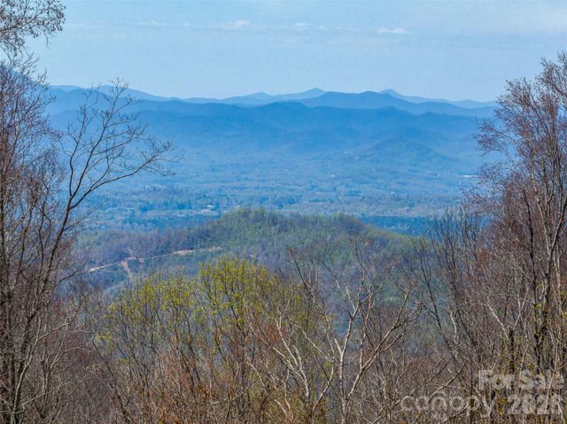 487 Grand Highland Drive, Hendersonville, NC 28792