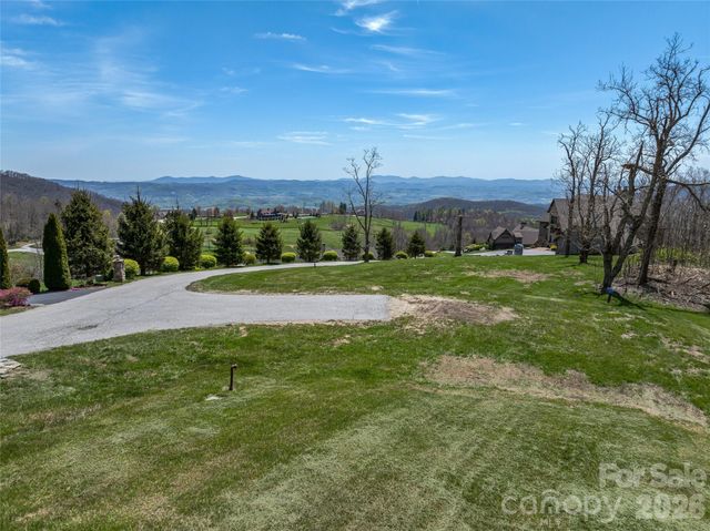 487 Grand Highland Drive, Hendersonville, NC 28792