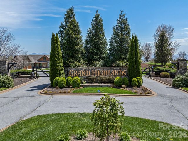 487 Grand Highland Drive, Hendersonville, NC 28792