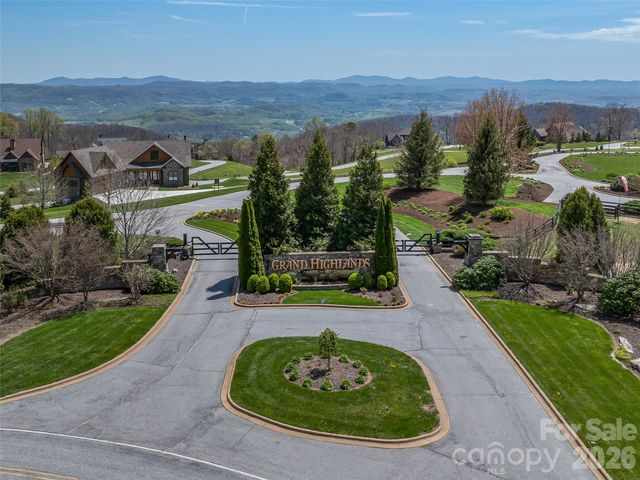 487 Grand Highland Drive, Hendersonville, NC 28792