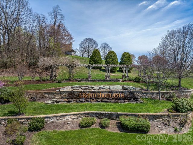 487 Grand Highland Drive, Hendersonville, NC 28792