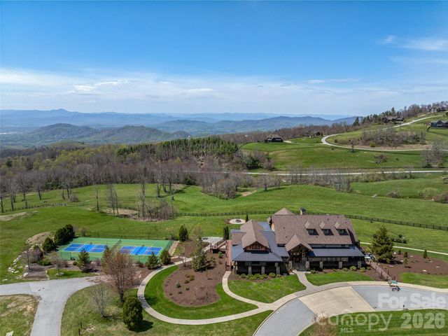 487 Grand Highland Drive, Hendersonville, NC 28792