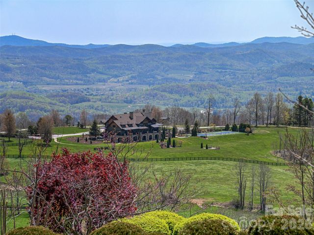 487 Grand Highland Drive, Hendersonville, NC 28792