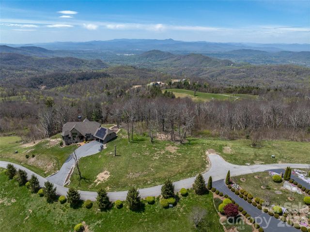 487 Grand Highland Drive, Hendersonville, NC 28792