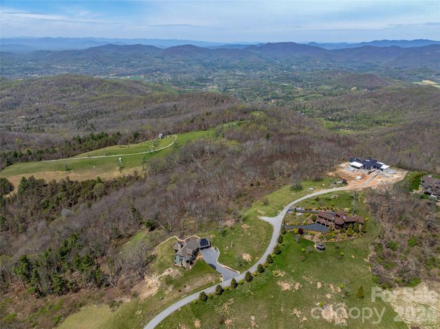 487 Grand Highland Drive, Hendersonville, NC 28792