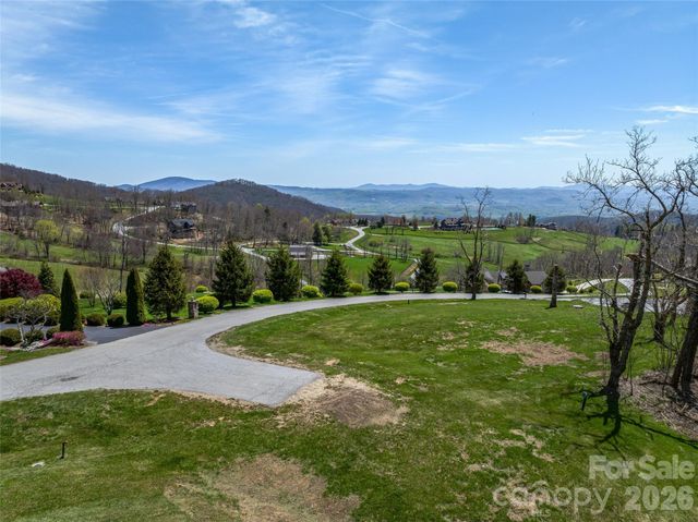 487 Grand Highland Drive, Hendersonville, NC 28792