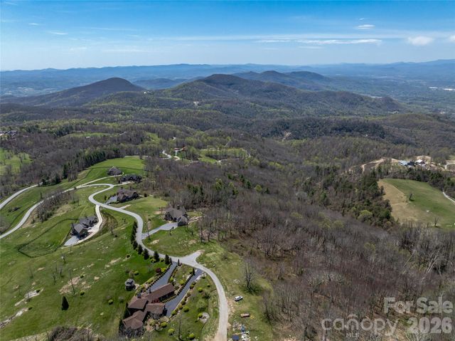 487 Grand Highland Drive, Hendersonville, NC 28792