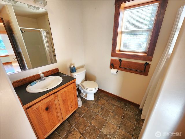 60 E Wannacut Lane, Oroville, WA 98844