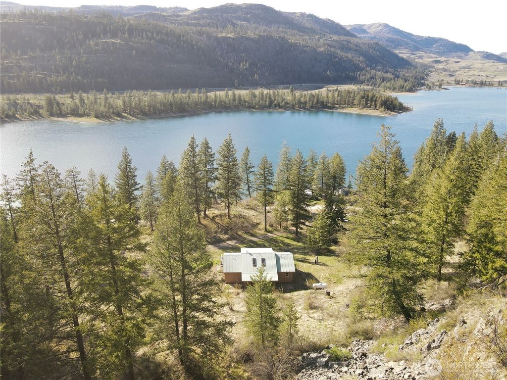 60 E Wannacut Lane, Oroville, WA 98844