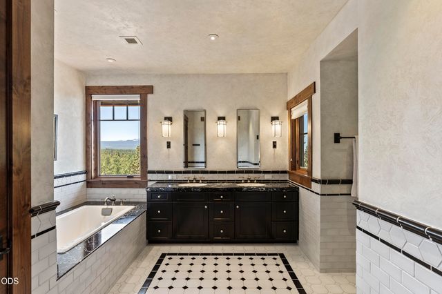 3444 NW Greenleaf Way, Bend, OR 97703