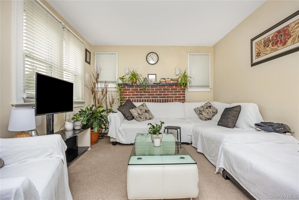 57 Cedar Avenue, Farmingdale, NY 11735 — photo 5