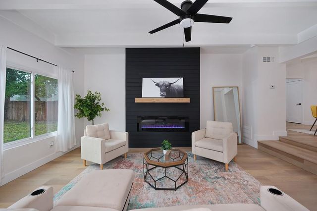 2316 W Swain Rd, Stockton, CA 95207