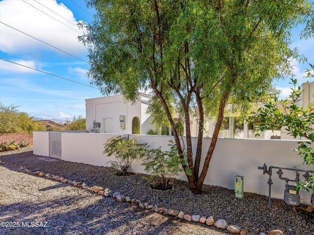 5032 N Northridge Place, Tucson, AZ 85718