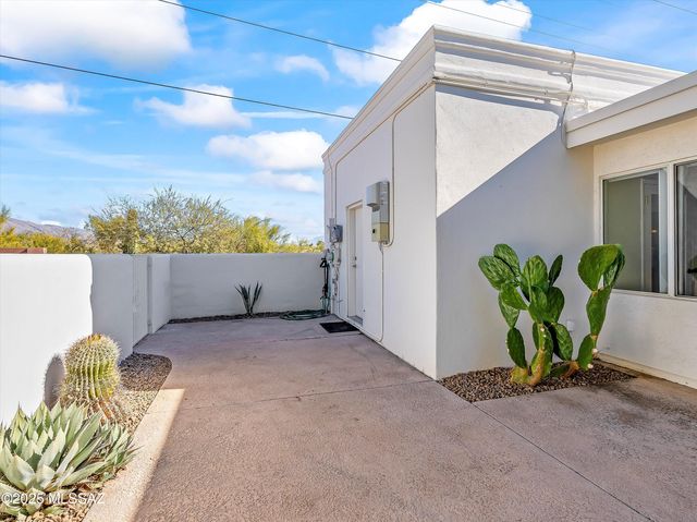 5032 N Northridge Place, Tucson, AZ 85718