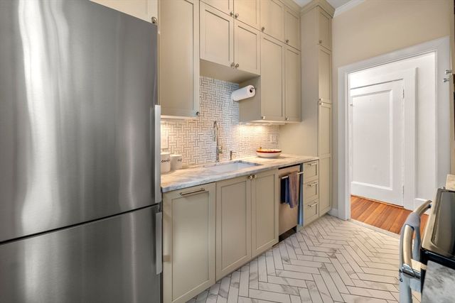554 East 4th St 1B, Boston, MA 02127