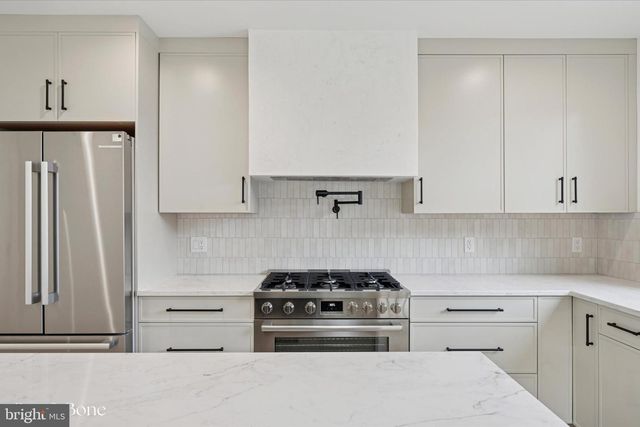 614 BRENNA WALK, Philadelphia, PA 19123