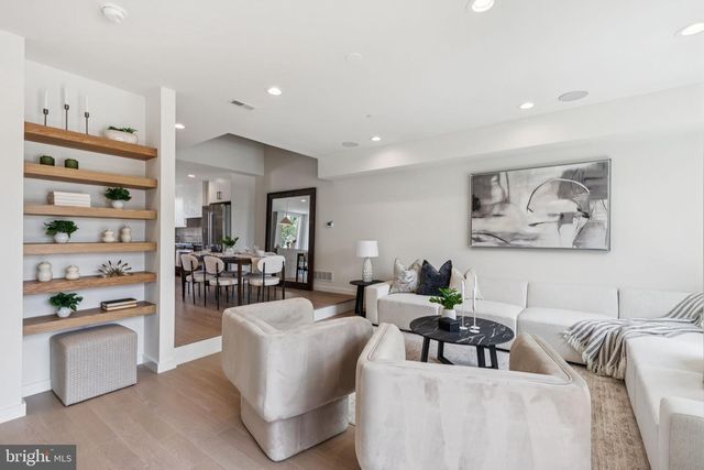 614 BRENNA WALK, Philadelphia, PA 19123